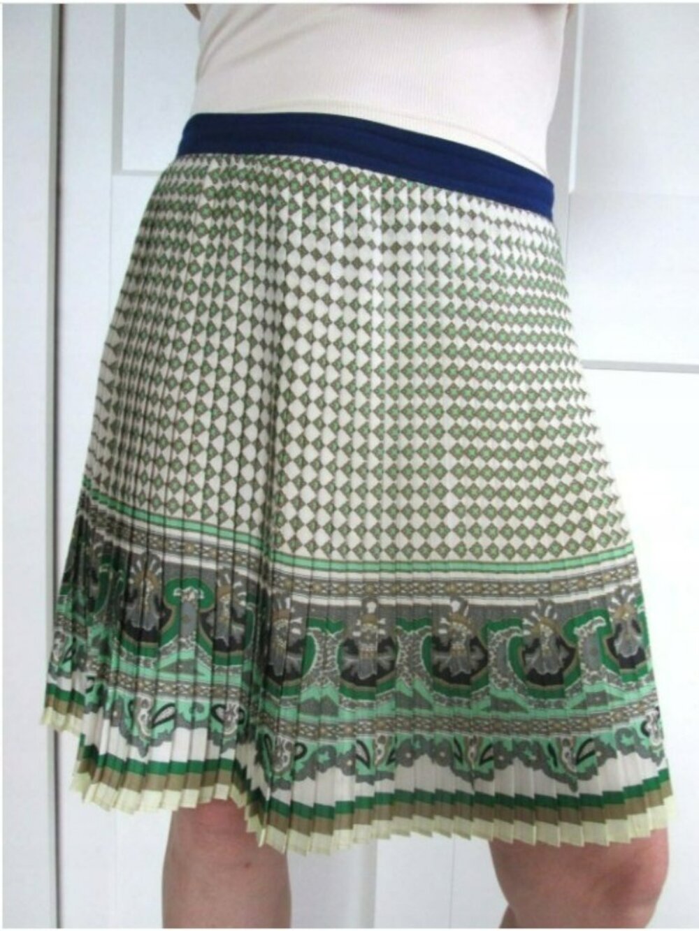 Zara Pleated Mini Skirt Green Navy Blue Cream Geometric Medallion print Size XL